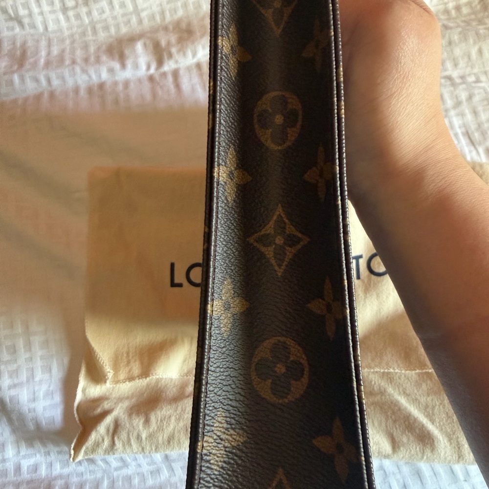 Louis Vuitton Monogram Pouch - Picture 4 of 5